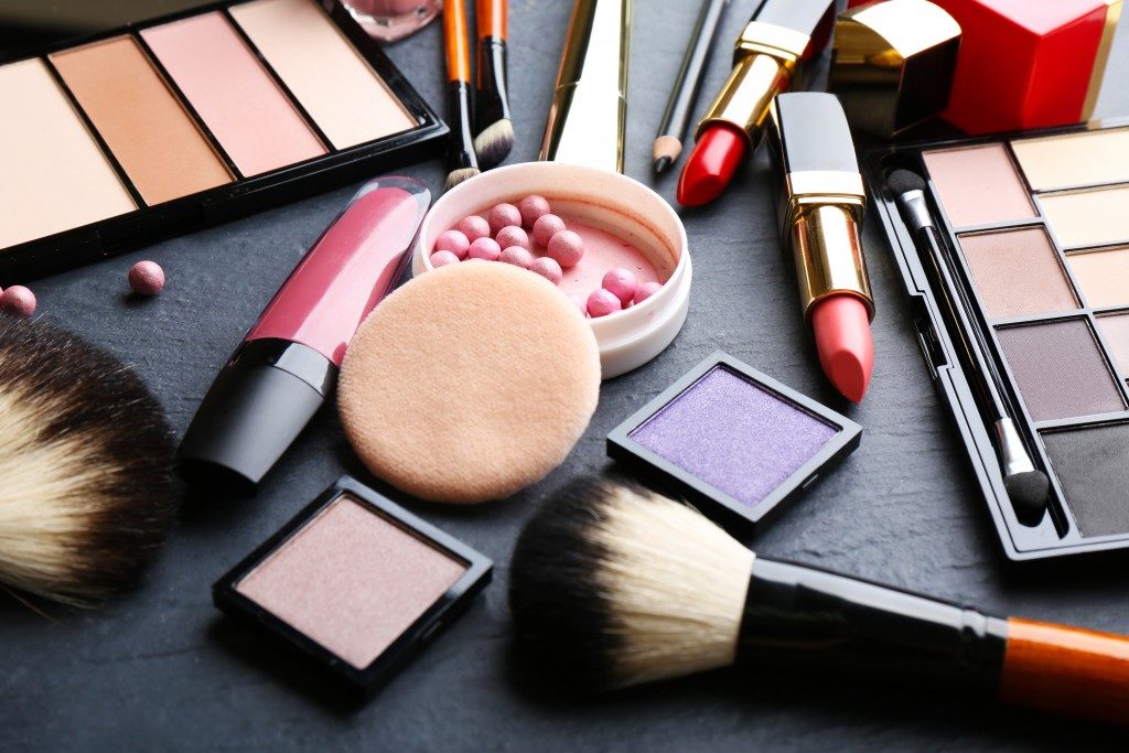 makeup tools and products